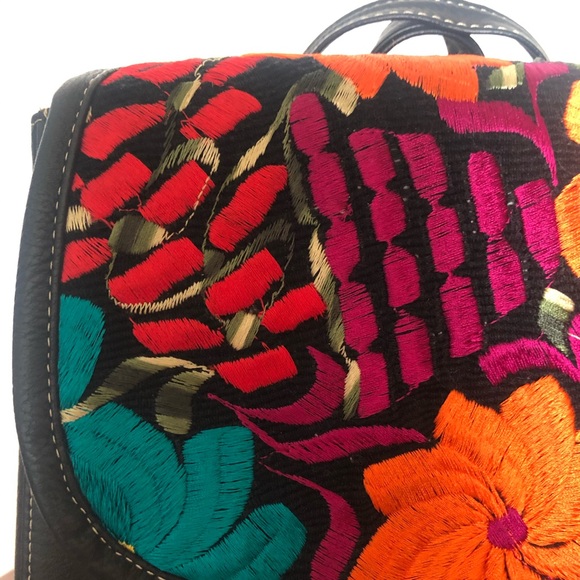⭐️ Sold ⭐️ Hand Embroidered backpack - Picture 5 of 10